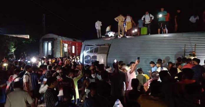 bihar-north-east-express-train-accident-derailed