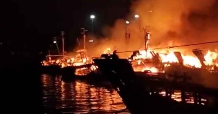 vizag-fishing-harbour-fire-accident