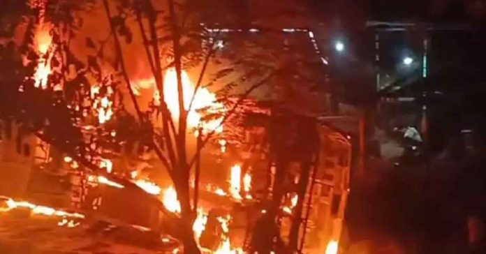 jogulamba-gadwal-district-bus-accident-catches-fire