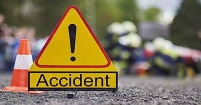 suryapet-road-accident-car-rams-into-lorry-six-people-died