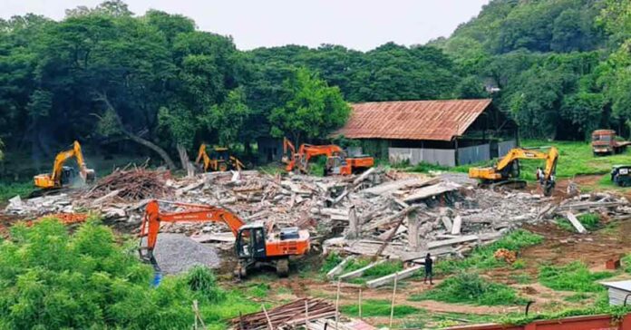 tadepalli-ycp-party-central-office-demolished-ysrcp