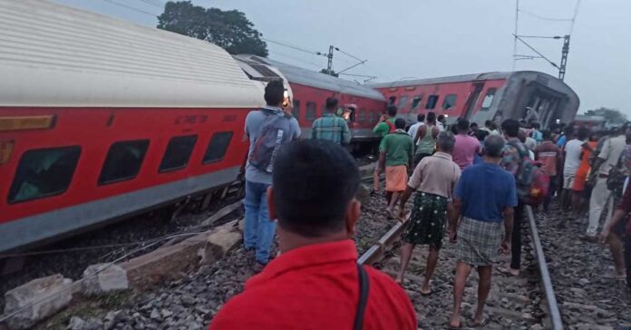 jharkhand-train-accident-howrah-csmt-express-train-derailed-near-chakradharpur